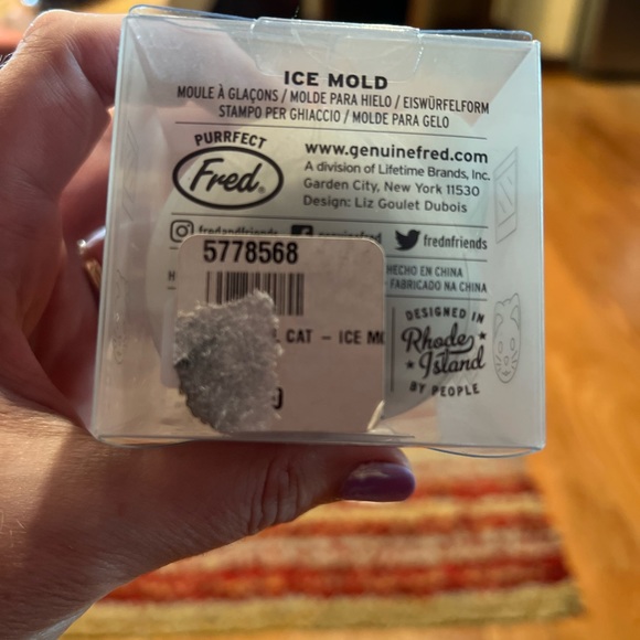 Cool cat ice mold. New in box. - Picture 2 of 4